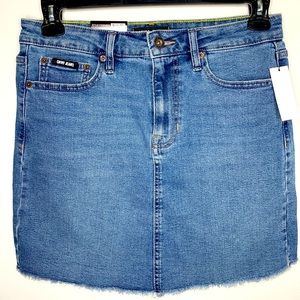 DKNY Jeans Mid Rise Denim Skirt Short 17” A Line Raw Hem Size 6 New With Tag